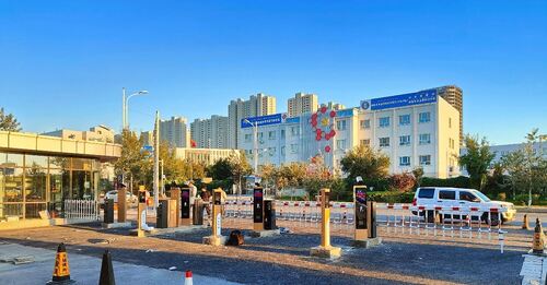 najnowsza sprawa firmy na temat WJDZE4I Barrier Gate with 4.5m Two Fence Arm | Industrial Park Access Case
